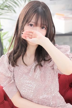 名越ゆか